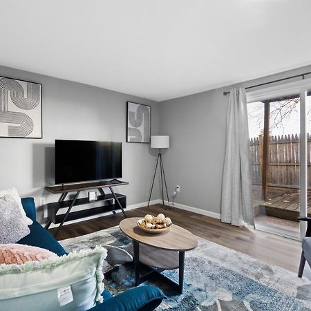 Lovely 3 Bedroom Colonial Home ミドルタウン エクステリア 写真