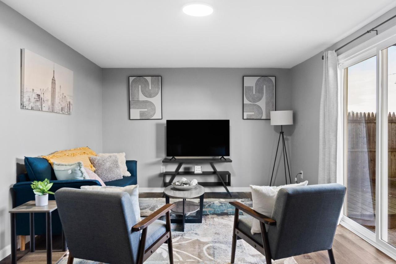 Lovely 3 Bedroom Colonial Home ミドルタウン エクステリア 写真