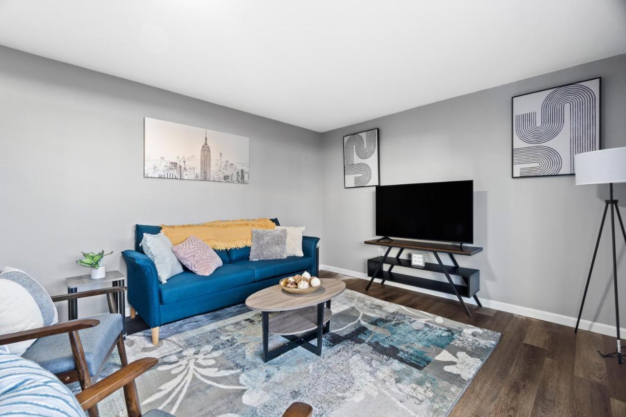 Lovely 3 Bedroom Colonial Home ミドルタウン エクステリア 写真