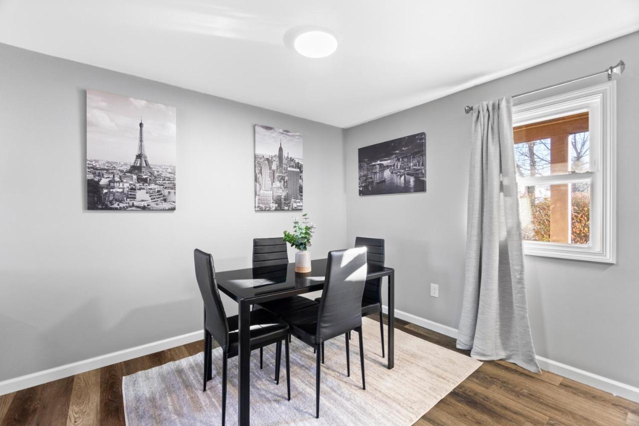 Lovely 3 Bedroom Colonial Home ミドルタウン エクステリア 写真