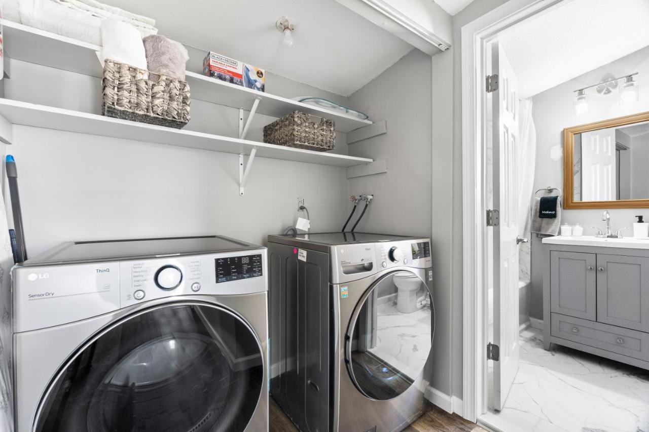 Lovely 3 Bedroom Colonial Home ミドルタウン エクステリア 写真