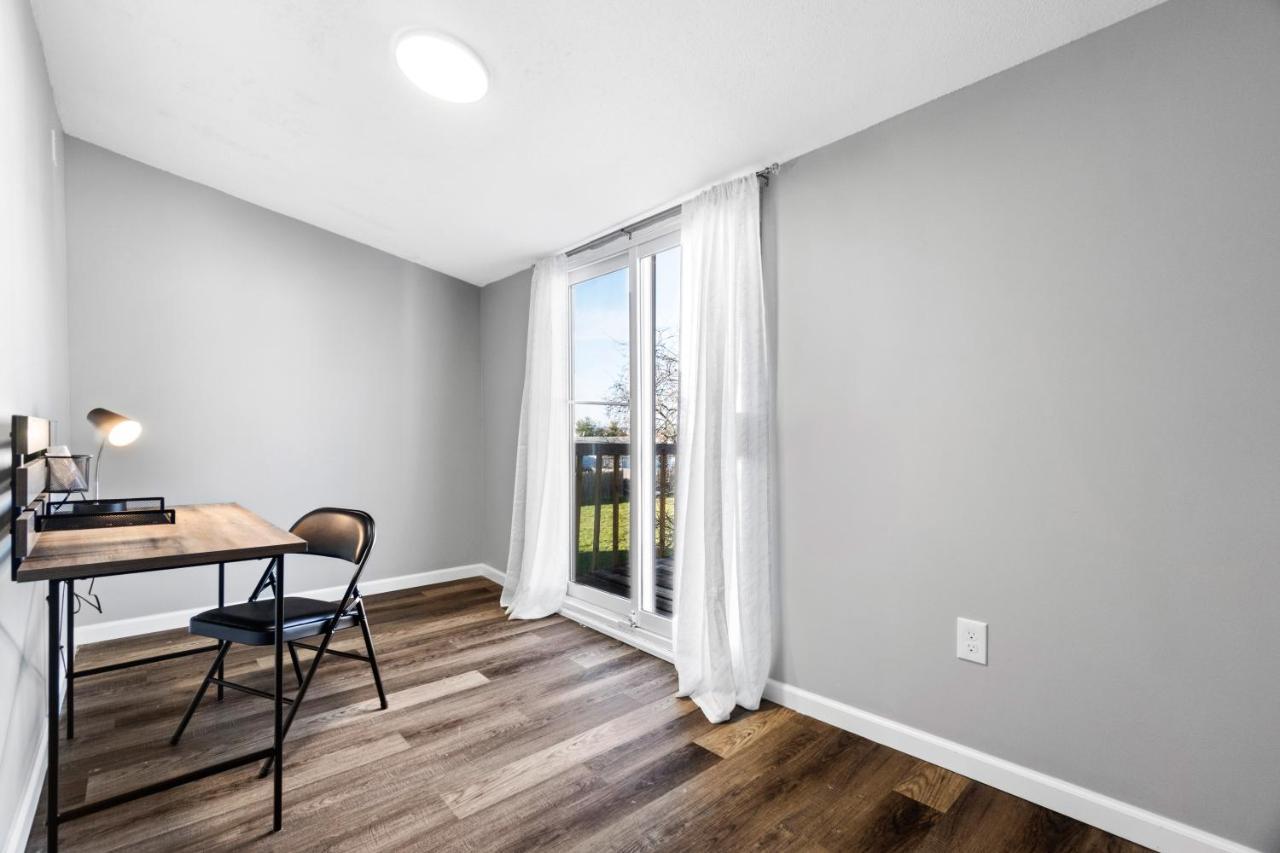 Lovely 3 Bedroom Colonial Home ミドルタウン エクステリア 写真