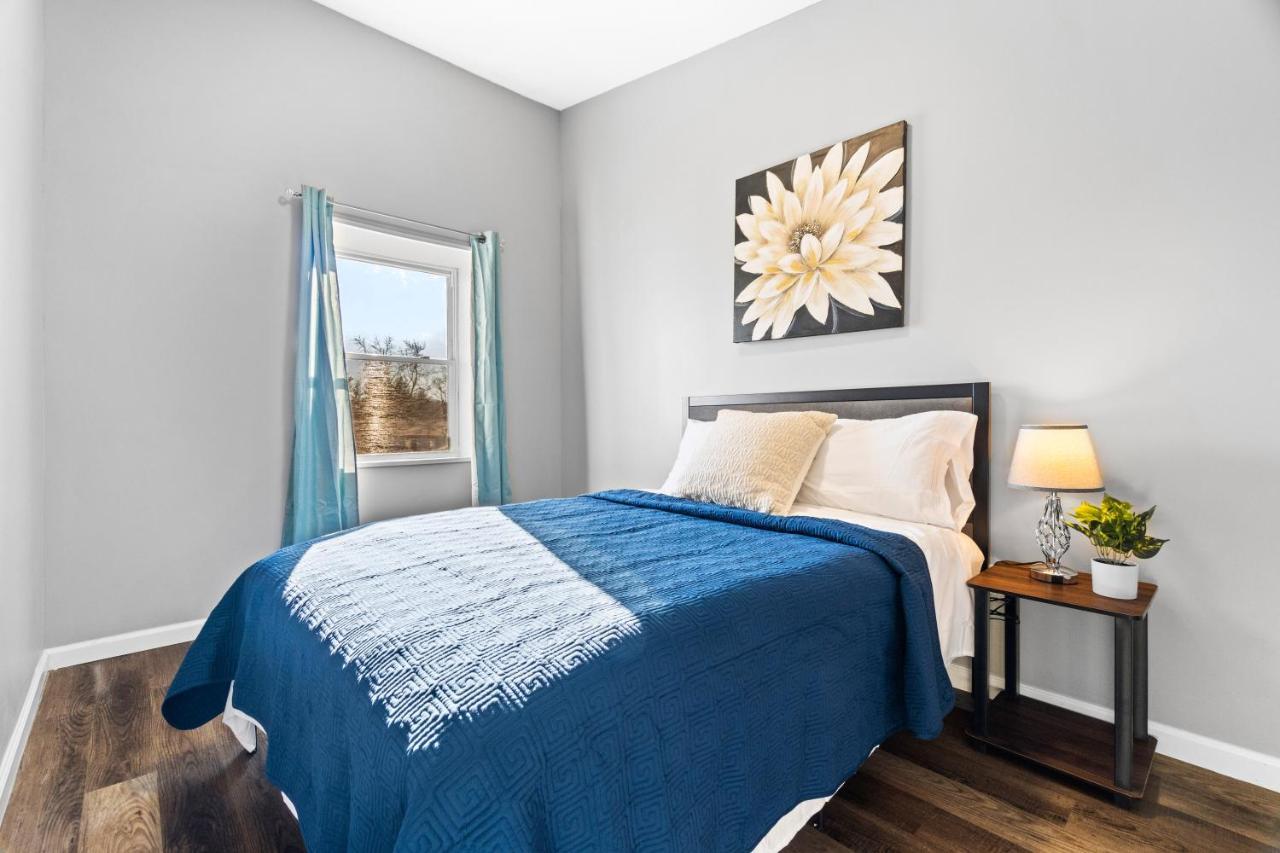 Lovely 3 Bedroom Colonial Home ミドルタウン エクステリア 写真
